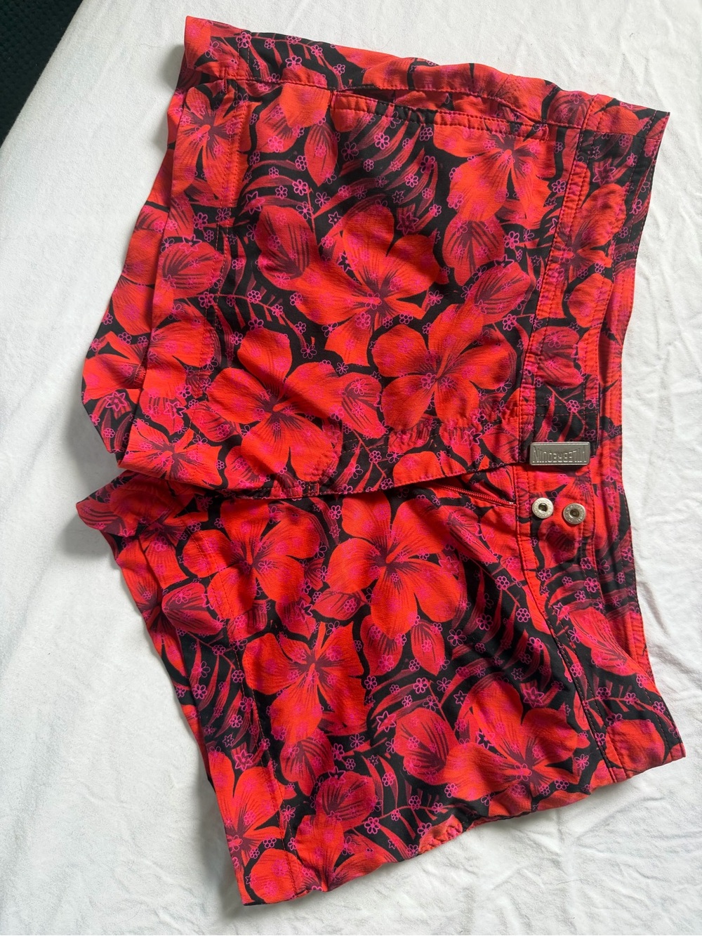 Vilebrequin gorgeous Women’s Floral Bermuda Shorts in Red and Black